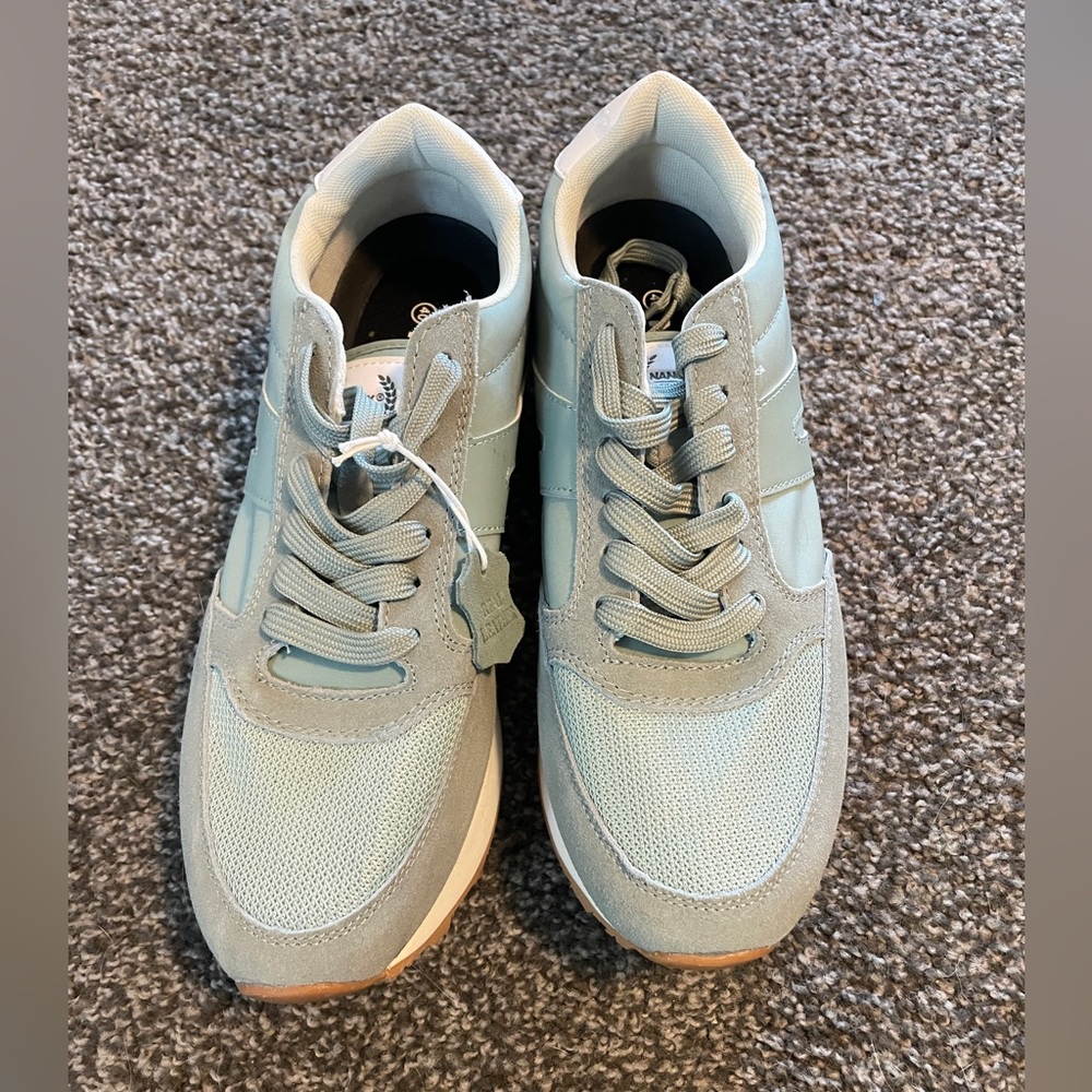 Women’s Nanok Light Sageish Green Sneakers, NWT Size EU 40